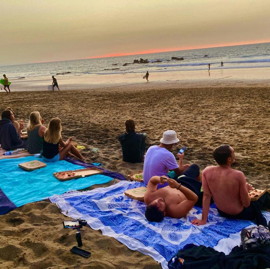 Wellenkind Surfschool Hostel La Pared  Bagian luar foto